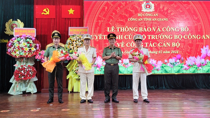 Bổ nhiệm và điều động nhân sự lãnh đạo công an 2 tỉnh Long An, An Giang- Ảnh 4.
