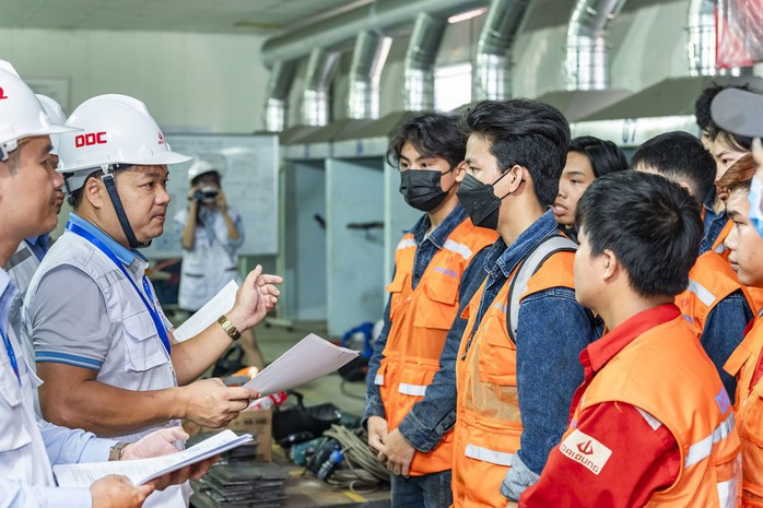 Người lao động tham gia cuộc thi sát hạch tay nghề ở Công ty CP Cơ khí xây dựng Đại Dũng Người lao động tham gia cuộc thi sát hạch tay nghề ở Công ty CP Cơ khí xây dựng Đại Dũng