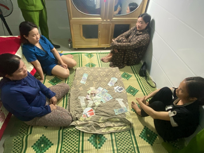 Triệt phá sòng bạc của 4 Triệt phá sòng bạc của 4