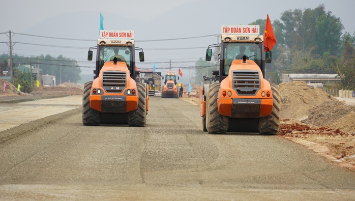 Nhà thầu cam kết thông xe kỹ thuật cao tốc Biên Hoà - Vũng Tàu vào 30-4-2025- Ảnh 2. Nhà thầu cam kết thông xe kỹ thuật cao tốc Biên Hoà - Vũng Tàu vào 30-4-2025- Ảnh 2.