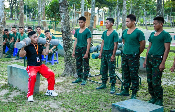 Lực sĩ Phạm Văn Mách tham dự giải half-marathon Lực sĩ Phạm Văn Mách tham dự giải half-marathon