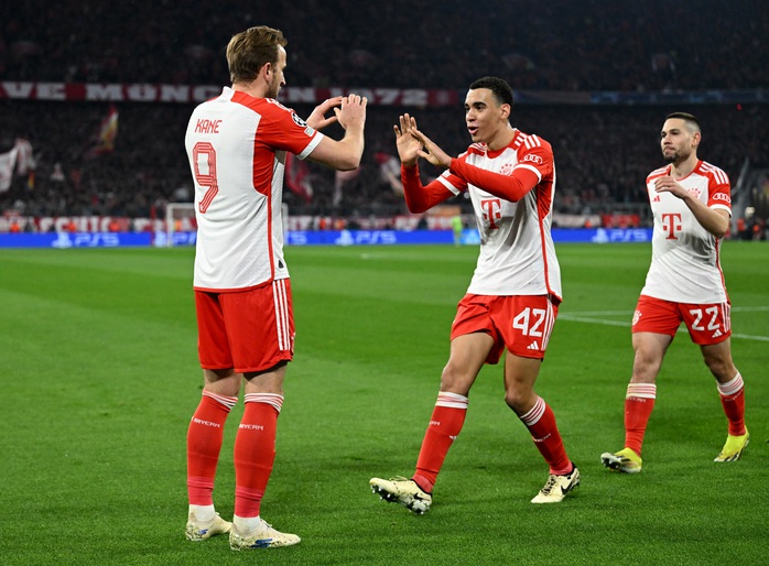 Harry Kane so giày Kylian Mbappe, đua tranh 