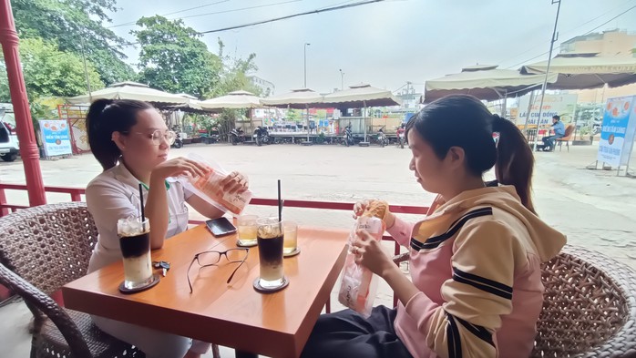 Bữa sáng “siêu tiết kiệm” của công nhân thời bão giá- Ảnh 3. Bữa sáng “siêu tiết kiệm” của công nhân thời bão giá- Ảnh 3.