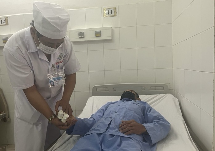 Người đàn ông bị cánh quạt cuốn dương vật, gây hoại tử da và mô- Ảnh 2. Người đàn ông bị cánh quạt cuốn dương vật, gây hoại tử da và mô- Ảnh 2.