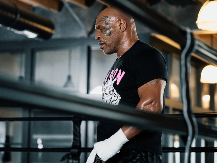 Mike Tyson gây sốc, tái đấu với võ sĩ - youtuber kém 31 tuổi- Ảnh 1. Mike Tyson gây sốc, tái đấu với võ sĩ - youtuber kém 31 tuổi- Ảnh 1.