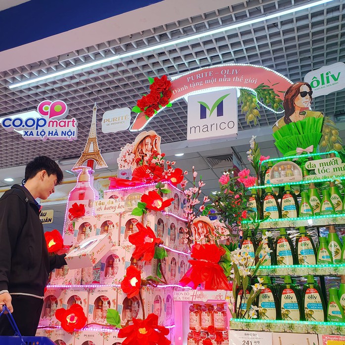Có gì đặc biệt tại các siêu thị dịp Quốc tế Phụ nữ 8-3?
- Ảnh 1. Có gì đặc biệt tại các siêu thị dịp Quốc tế Phụ nữ 8-3?
- Ảnh 1.