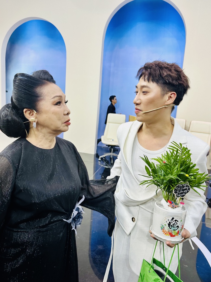 Diễn viên Lâm Nguyễn được NSND Bạch Tuyết khen ngợi tại Diễn viên Lâm Nguyễn được NSND Bạch Tuyết khen ngợi tại