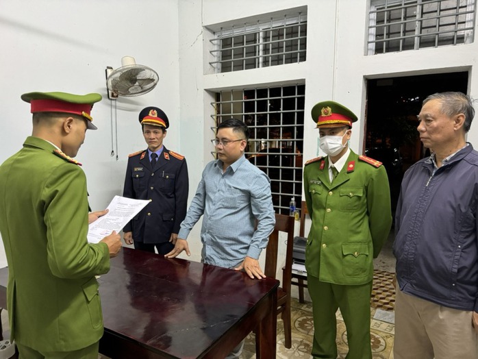 Giả danh nhà báo để lừa đảo, Mai Xuân Hữu bị khởi tố, bắt giam- Ảnh 1. Giả danh nhà báo để lừa đảo, Mai Xuân Hữu bị khởi tố, bắt giam- Ảnh 1.