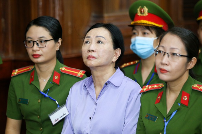Xét xử vụ Vạn Thịnh Phát: Vì sao chỉ mình Trương Mỹ Lan được vay tiền của SCB?- Ảnh 3. Xét xử vụ Vạn Thịnh Phát: Vì sao chỉ mình Trương Mỹ Lan được vay tiền của SCB?- Ảnh 3.