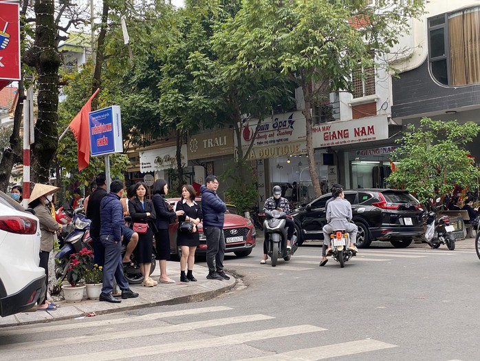 Nhiều công an xuất hiện ở khu vực nhà riêng Bí thư, Chủ tịch tỉnh Vĩnh Phúc- Ảnh 3. Nhiều công an xuất hiện ở khu vực nhà riêng Bí thư, Chủ tịch tỉnh Vĩnh Phúc- Ảnh 3.