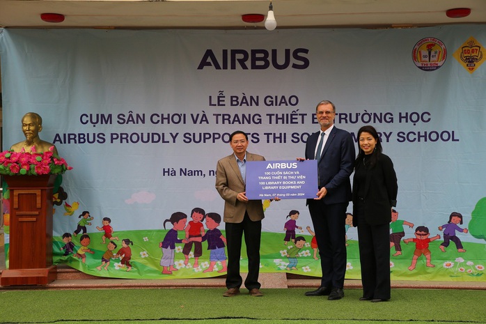 Airbus xây thư viện và sân chơi sáng tạo tặng học sinh tiểu học- Ảnh 1. Airbus xây thư viện và sân chơi sáng tạo tặng học sinh tiểu học- Ảnh 1.