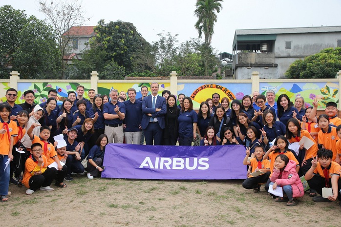 Airbus xây thư viện và sân chơi sáng tạo tặng học sinh tiểu học- Ảnh 3. Airbus xây thư viện và sân chơi sáng tạo tặng học sinh tiểu học- Ảnh 3.