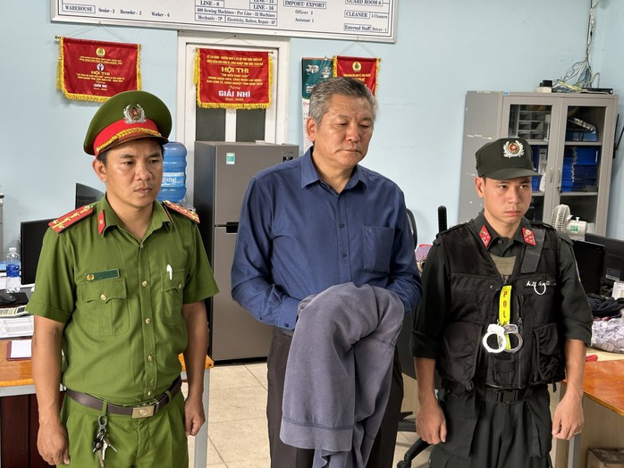 Công an bắt một giám đốc người Hàn Quốc- Ảnh 1. Công an bắt một giám đốc người Hàn Quốc- Ảnh 1.