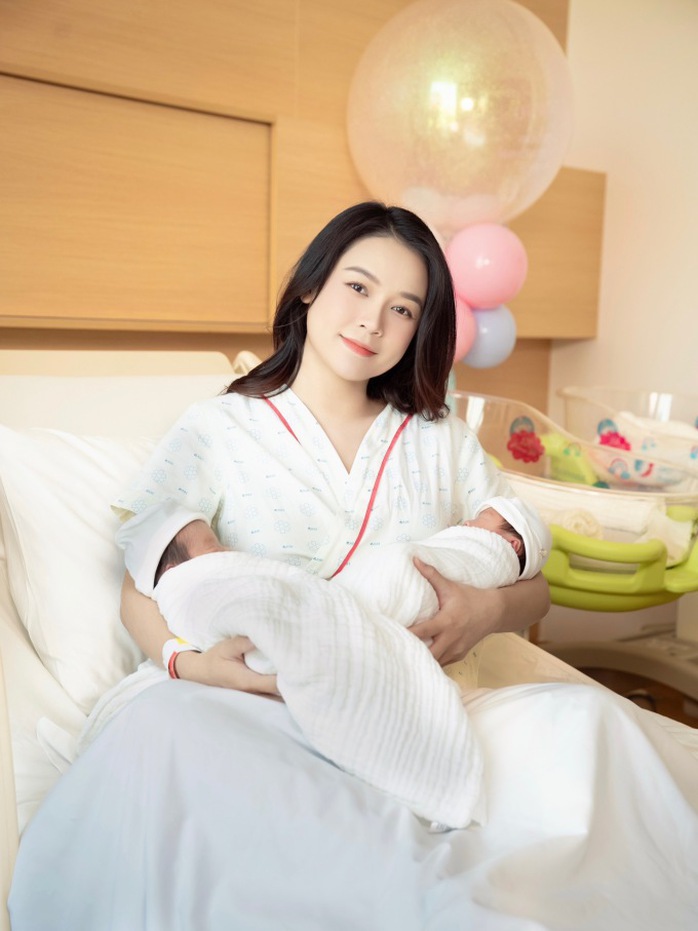 Showbiz Việt: Lan Phương, Sam đã đón Showbiz Việt: Lan Phương, Sam đã đón