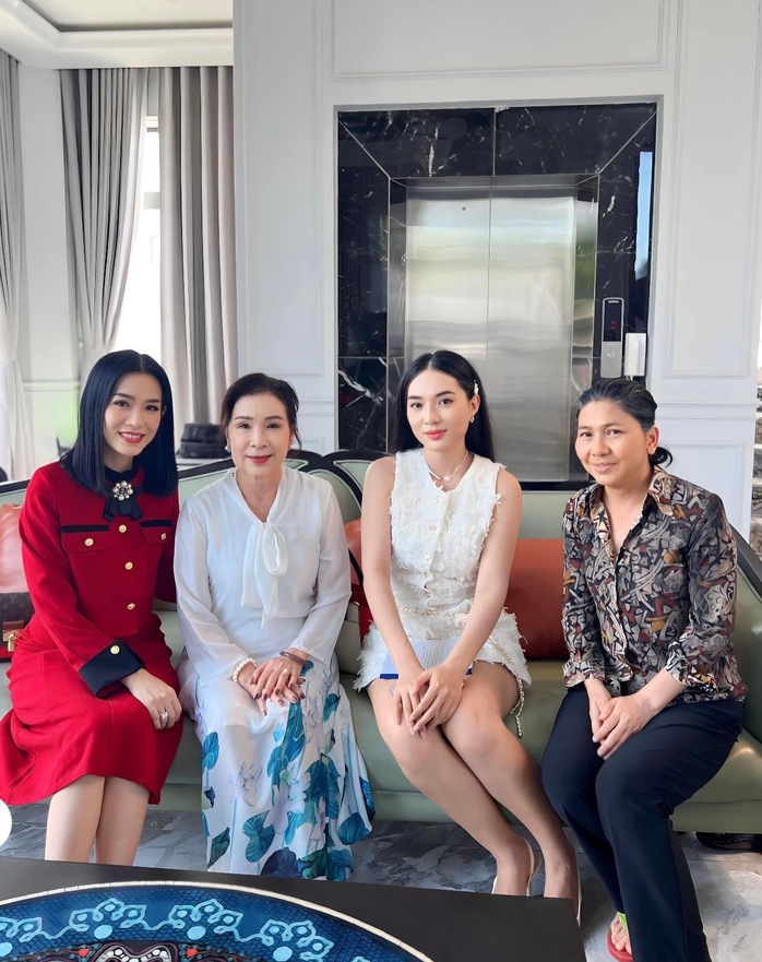 NSND Kim Xuân sang trọng tái xuất màn ảnh nhỏ- Ảnh 4. NSND Kim Xuân sang trọng tái xuất màn ảnh nhỏ- Ảnh 4.