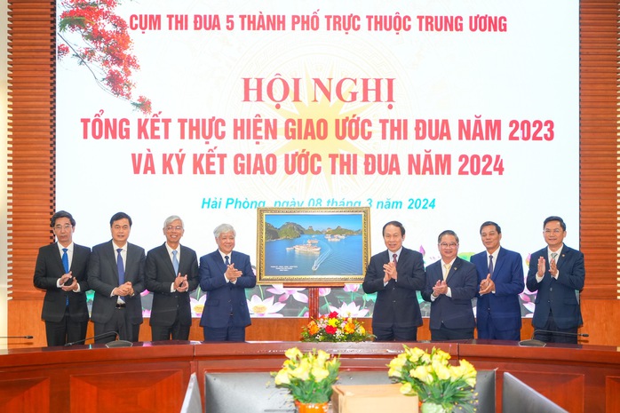 5 thành phố trực thuộc Trung ương tiếp tục đẩy mạnh phong trào thi đua yêu nước- Ảnh 4. 5 thành phố trực thuộc Trung ương tiếp tục đẩy mạnh phong trào thi đua yêu nước- Ảnh 4.