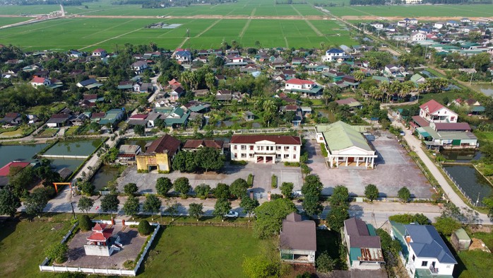 Hình ảnh xót xa tại các trụ sở, trường học tiền tỉ bị bỏ hoang ở Hà Tĩnh- Ảnh 1.