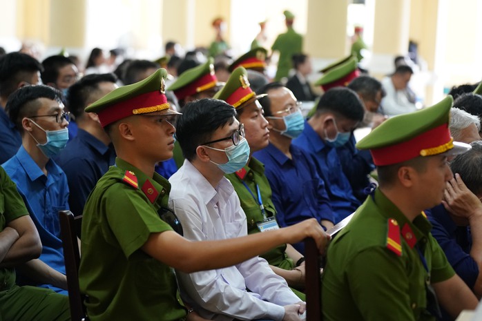 Xét xử vụ Vạn Thịnh Phát: Nghe theo chỉ đạo của cấp trên, bỏ qua sai phạm- Ảnh 2. Xét xử vụ Vạn Thịnh Phát: Nghe theo chỉ đạo của cấp trên, bỏ qua sai phạm- Ảnh 2.