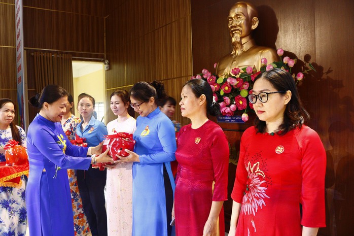 Nhiều hoạt động tôn vinh nữ CNVC-LĐ- Ảnh 3. Nhiều hoạt động tôn vinh nữ CNVC-LĐ- Ảnh 3.