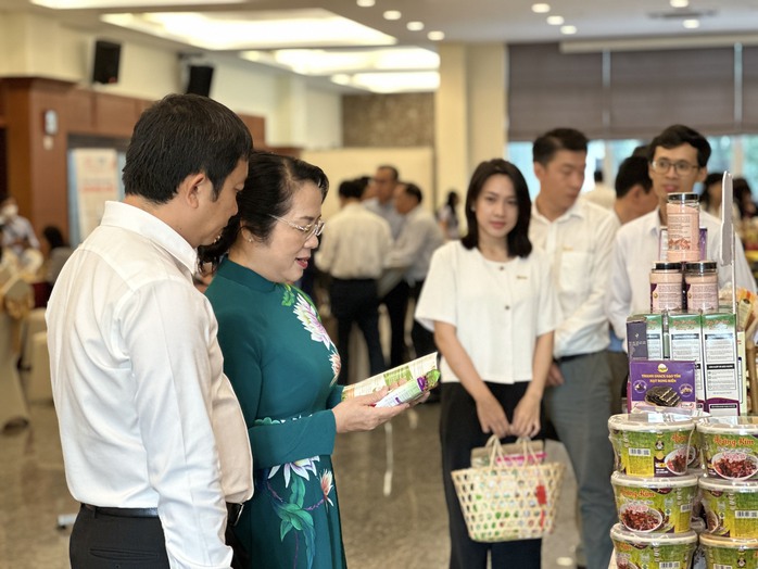 6 ông lớn bán lẻ bắt tay chặn thực phẩm không an toàn- Ảnh 3. 6 ông lớn bán lẻ bắt tay chặn thực phẩm không an toàn- Ảnh 3.