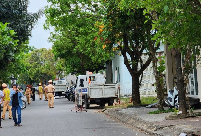 Công an phong tỏa nhà cựu Chủ tịch UBND tỉnh Quảng Ngãi Cao Khoa- Ảnh 1. Công an phong tỏa nhà cựu Chủ tịch UBND tỉnh Quảng Ngãi Cao Khoa- Ảnh 1.