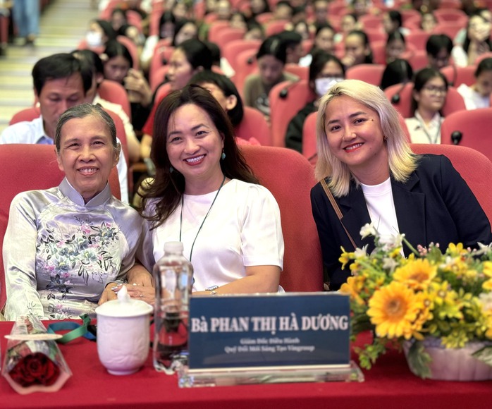 Phụ nữ Việt Nam truyền cảm hứng với sinh viên bằng tiếng Pháp- Ảnh 4.