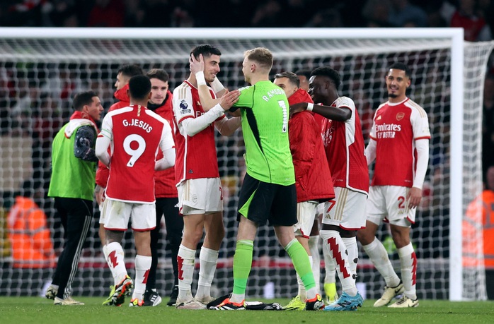 Kai Havertz tỏa sáng derby, Arsenal chiếm ngôi đầu Ngoại hạng Anh- Ảnh 6. Kai Havertz tỏa sáng derby, Arsenal chiếm ngôi đầu Ngoại hạng Anh- Ảnh 6.