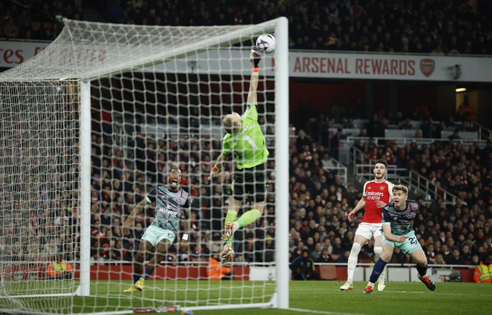 Kai Havertz tỏa sáng derby, Arsenal chiếm ngôi đầu Ngoại hạng Anh- Ảnh 4. Kai Havertz tỏa sáng derby, Arsenal chiếm ngôi đầu Ngoại hạng Anh- Ảnh 4.