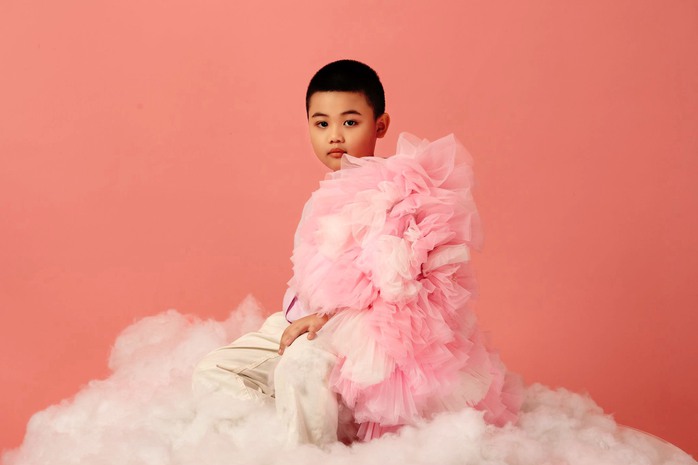 "Mẫu nhí" Hoàng Long đáng yêu trong loạt ảnh mới- Ảnh 2. "Mẫu nhí" Hoàng Long đáng yêu trong loạt ảnh mới- Ảnh 2.