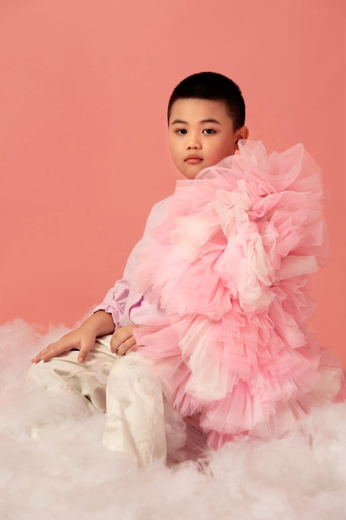 "Mẫu nhí" Hoàng Long đáng yêu trong loạt ảnh mới- Ảnh 1. "Mẫu nhí" Hoàng Long đáng yêu trong loạt ảnh mới- Ảnh 1.