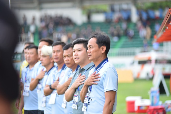 Thắng CLB TP HCM, HAGL thoát khỏi nhóm Thắng CLB TP HCM, HAGL thoát khỏi nhóm
