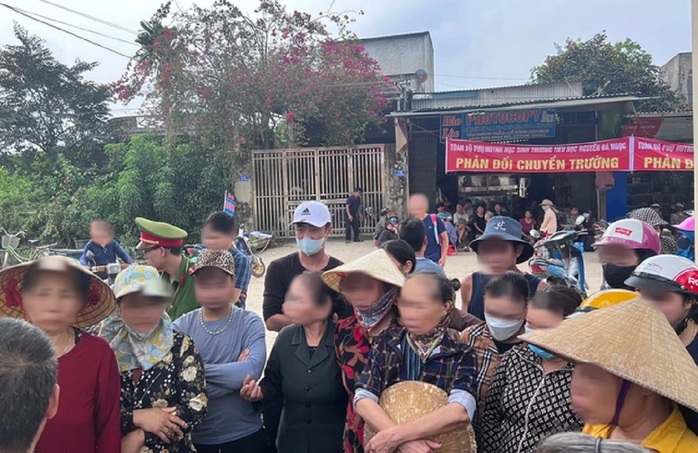 Huyện dừng sáp nhập trường, phụ huynh cho con đi học trở lại- Ảnh 2.