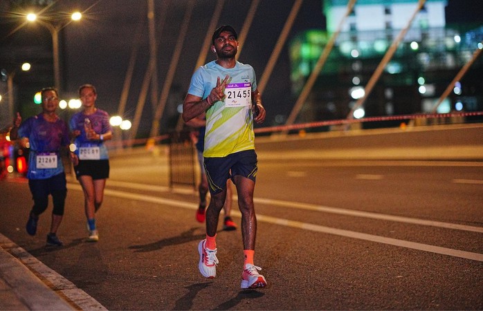 Bùng nổ mùa thi đấu thứ 3 Ho Chi Minh City Night Run Eximbank- Ảnh 1. Bùng nổ mùa thi đấu thứ 3 Ho Chi Minh City Night Run Eximbank- Ảnh 1.