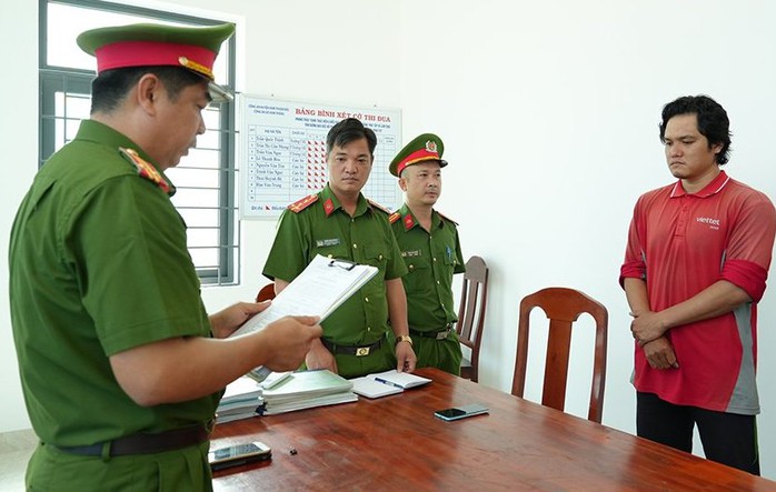 Giám đốc chi nhánh Công ty Tân Á Đại Thành bị bắt về tội tham ô tài sản- Ảnh 1. Giám đốc chi nhánh Công ty Tân Á Đại Thành bị bắt về tội tham ô tài sản- Ảnh 1.