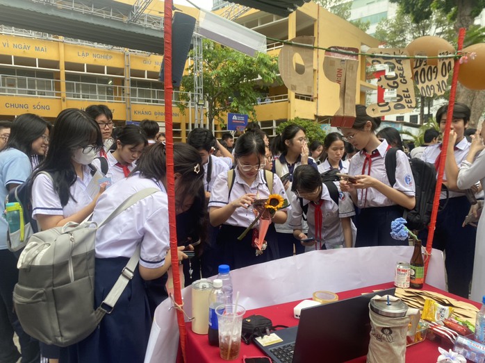 Tư vấn tuyển sinh lớp 10 bằng... câu lạc bộ- Ảnh 4. Tư vấn tuyển sinh lớp 10 bằng... câu lạc bộ- Ảnh 4.