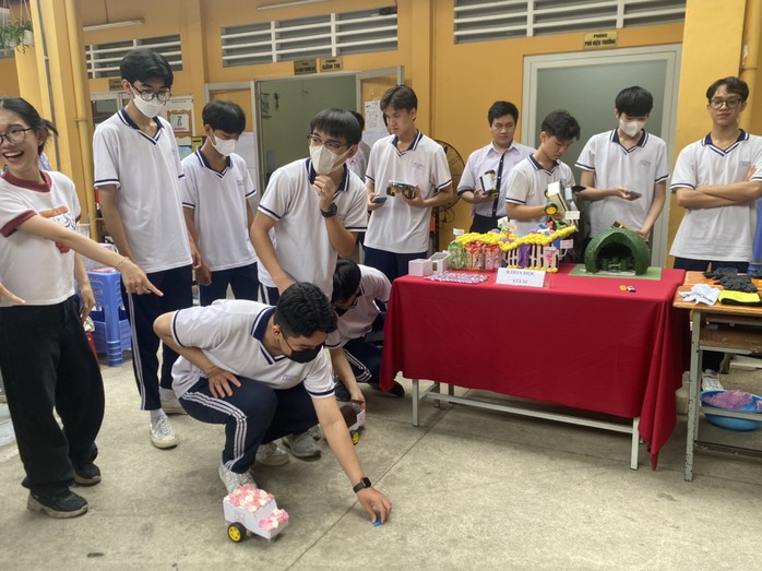 TP HCM mở rộng mô hình lớp học "chạy" - học sinh thích gì học đó- Ảnh 1. TP HCM mở rộng mô hình lớp học "chạy" - học sinh thích gì học đó- Ảnh 1.