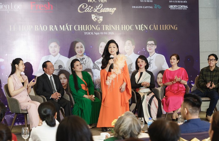 NSND Bạch Tuyết tâm huyết với Học viện Cải lương- Ảnh 1. NSND Bạch Tuyết tâm huyết với Học viện Cải lương- Ảnh 1.