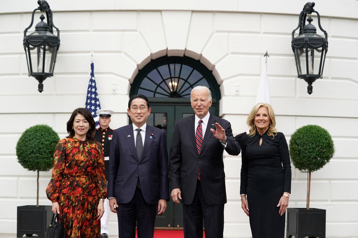 Tổng thống Mỹ Joe Biden và phu nhân chào đón Thủ tướng Nhật Bản Kishida Fumio và phu nhân tại Nhà Trắng hôm 9-4Ảnh: Reuters Tổng thống Mỹ Joe Biden và phu nhân chào đón Thủ tướng Nhật Bản Kishida Fumio và phu nhân tại Nhà Trắng hôm 9-4Ảnh: Reuters