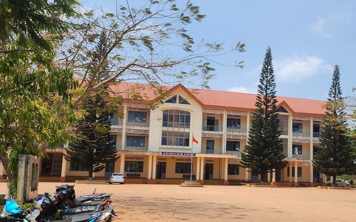 Vụ khó hiểu khi buộc thôi học 2 học sinh: Hiệu trưởng nhận thiếu sót- Ảnh 1. Vụ khó hiểu khi buộc thôi học 2 học sinh: Hiệu trưởng nhận thiếu sót- Ảnh 1.