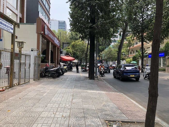 Cận cảnh những vỉa hè khu trung tâm TP HCM sắp được cho thuê- Ảnh 9. Cận cảnh những vỉa hè khu trung tâm TP HCM sắp được cho thuê- Ảnh 9.