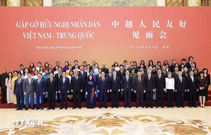 Chủ tịch QH Vương Đình Huệ dự Gặp gỡ hữu nghị nhân dân Việt Nam-Trung Quốc- Ảnh 4. Chủ tịch QH Vương Đình Huệ dự Gặp gỡ hữu nghị nhân dân Việt Nam-Trung Quốc- Ảnh 4.
