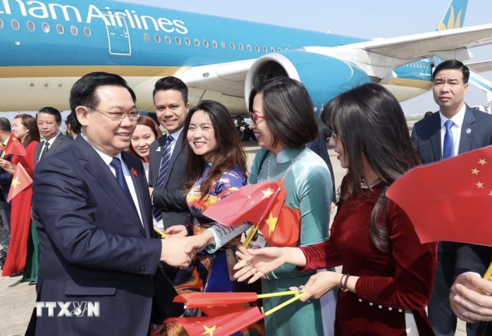Chủ tịch QH Vương Đình Huệ thăm Trung tâm lập pháp Hồng Kiều ở Thượng Hải- Ảnh 4. Chủ tịch QH Vương Đình Huệ thăm Trung tâm lập pháp Hồng Kiều ở Thượng Hải- Ảnh 4.
