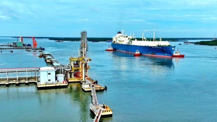 70.000 tấn LNG phục vụ sản xuất điện trong cao điểm nóng- Ảnh 2. 70.000 tấn LNG phục vụ sản xuất điện trong cao điểm nóng- Ảnh 2.