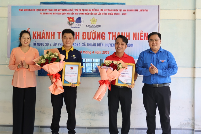 Khánh thành công trình “Đường Thanh niên”, 1.000 lá cờ Tổ quốc đến với huyện Giồng Trôm- Ảnh 3.