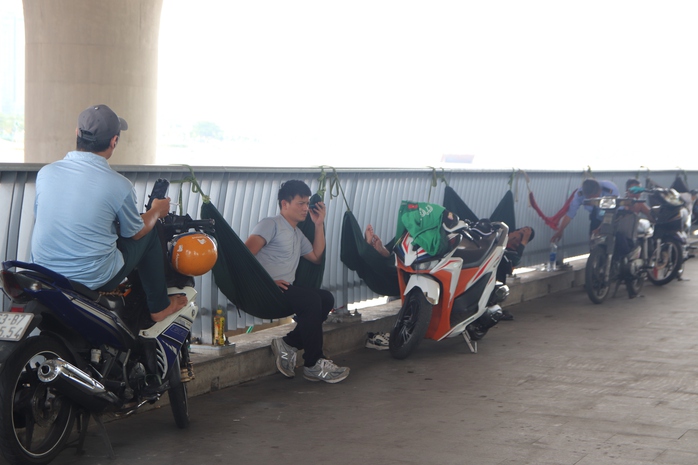 Người TP HCM đi đâu trốn nắng nóng?- Ảnh 1. Người TP HCM đi đâu trốn nắng nóng?- Ảnh 1.