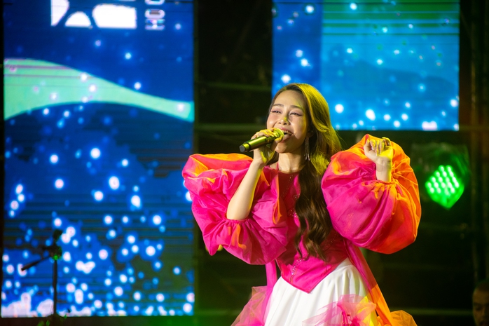 Phương Mỹ Chi, Ái Phương trổ tài hát nhạc phim!- Ảnh 9. Phương Mỹ Chi, Ái Phương trổ tài hát nhạc phim!- Ảnh 9.