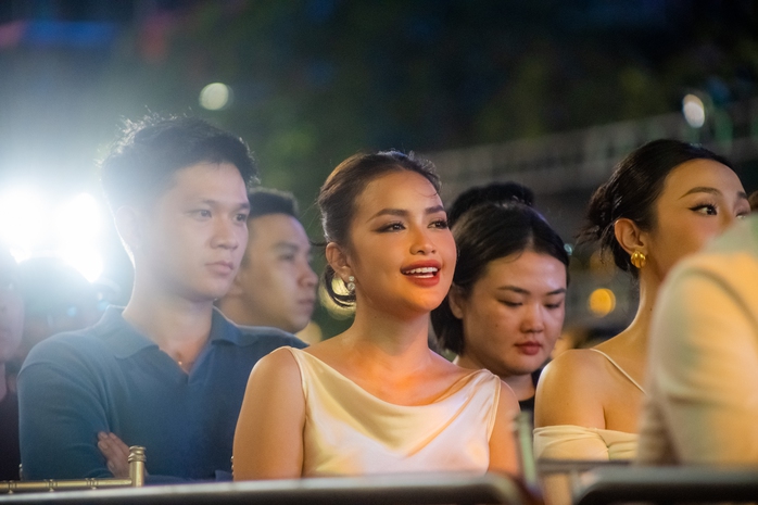 Phương Mỹ Chi, Ái Phương trổ tài hát nhạc phim!- Ảnh 12. Phương Mỹ Chi, Ái Phương trổ tài hát nhạc phim!- Ảnh 12.