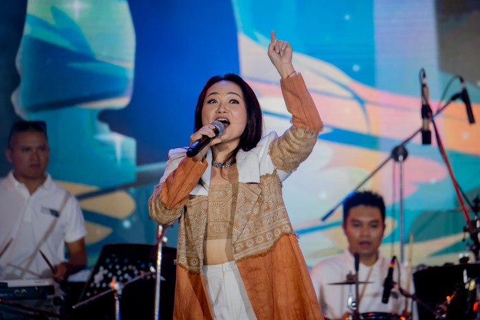 Phương Mỹ Chi, Ái Phương trổ tài hát nhạc phim!- Ảnh 10. Phương Mỹ Chi, Ái Phương trổ tài hát nhạc phim!- Ảnh 10.