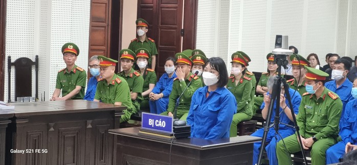 Bị cáo Đỗ Hữu Ca ra tòa cùng 12 bị cáo- Ảnh 6. Bị cáo Đỗ Hữu Ca ra tòa cùng 12 bị cáo- Ảnh 6.