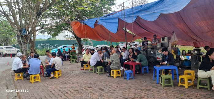 Bị cáo Đỗ Hữu Ca ra tòa cùng 12 bị cáo- Ảnh 9. Bị cáo Đỗ Hữu Ca ra tòa cùng 12 bị cáo- Ảnh 9.
